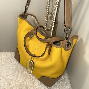 Coach Hadley Honeycomb Gold 2 Way Shoulder Bag Tan Leather Trim Removable Strap